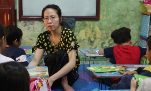 Hơn 100 học trò gọi cô giáo khuyết tật ở Yên Mỹ là mẹ