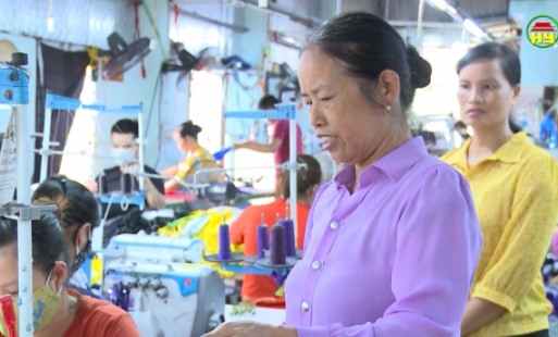 Bà Vũ Thị Thắm - Chi hội trưởng phụ nữ điển hình trong phong trào thi đua yêu nước