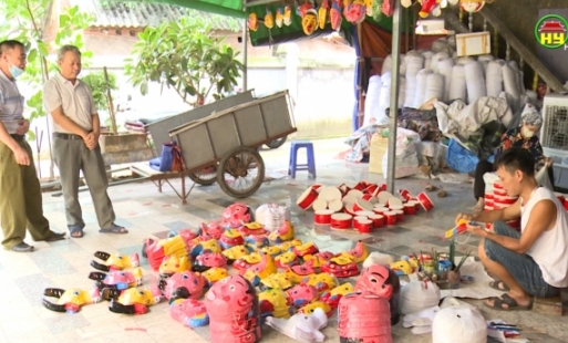 Nhộn nhịp làng nghề đồ chơi Trung thu truyền thống làng ông Hảo, xã Liêu Xá