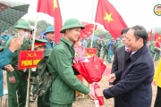 Đồng chí Chủ tịch UBND tỉnh Hưng Yên dự Lễ giao, nhận quân tại huyện Khoái Châu 