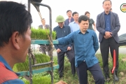 Đồng chí Phó Bí thư Thường trực Tỉnh ủy, Chủ tịch HĐND tỉnh kiểm tra sản xuất nông nghiệp tại huyện Ân Thi
