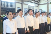 Dâng hương tưởng nhớ Chủ tịch Hồ Chí Minh