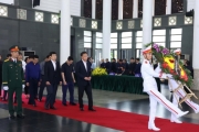 Lãnh đạo tỉnh Hưng Yên viếng nguyên Chủ tịch nước Trần Đức Lương