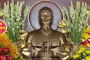 Ánh sáng Hồ Chí Minh soi đường cho chúng ta đi 