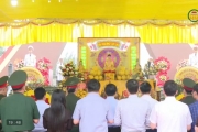 Dâng hương tưởng niệm các anh hùng liệt sĩ 