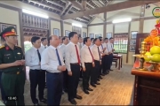  Dâng hương tưởng niệm Chủ tịch Hồ Chí Minh 