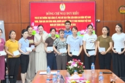 Tặng quà cho đoàn viên, người lao động
