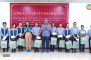 Tặng quà người lao động có hoàn cảnh khó khăn