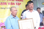 Trao huy hiệu Đảng đợt 19/5 