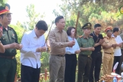Đoàn công tác tỉnh Hưng Yên dâng hoa, dâng hương viếng các anh hùng liệt sĩ