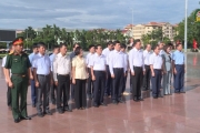 Các đồng chí lãnh đạo tỉnh Hưng Yên dâng hoa kỷ niệm 109 năm Ngày sinh Tổng Bí thư Nguyễn Văn Linh