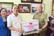 Chủ tịch UBND tỉnh tặng quà thương binh tại thành phố Hưng Yên