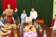 Đồng chí Phó Chủ tịch UBND tỉnh Nguyễn Lê Huy thăm, tặng quà gia đình chính sách, người có công