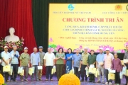 Tặng quà nhân ngày Thương binh - Liệt sĩ