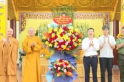 Thăm, chúc mừng chức sắc tôn giáo.