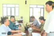 Cán bộ thôn bắt tay ngay vào công việc