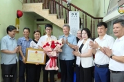 Chủ tịch UBND tỉnh khen thưởng thủ khoa khối A01