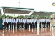  Dâng hoa tưởng niệm Tổng Bí thư Nguyễn Văn Linh