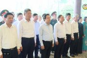 Đoàn cán bộ tỉnh Hưng Yên dâng hương tại một số nghĩa trang ở Quảng Trị và Hà Tĩnh