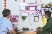 Người dân quan tâm theo dõi Kỳ họp HĐND