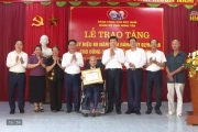 Trao bằng vinh danh và Huy hiệu Đảng đợt 2/9