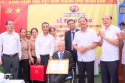 Trao bằng vinh danh và Huy hiệu Đảng đợt 2/9