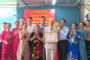 Trao bằng vinh danh và Huy hiệu Đảng đợt 2/9