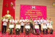 Trao Huy hiệu Đảng đợt 2/9