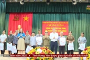 Trao quà cho công nhân và gia đình có hoàn cảnh khó khăn