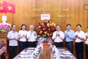 Đồng chí Bí thư Tỉnh ủy chúc mừng Sở Giáo dục và Đào tạo nhân dịp năm học mới
