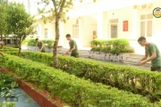 Nêu gương trung tá dũng cảm cứu người
