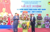 Đồng chí Phó Bí thư Thường trực Tỉnh uỷ chúc mừng Ngày Nhà giáo Việt Nam