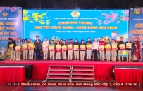 Ấm &aacute;p nghĩa t&igrave;nh chợ Tết c&ocirc;ng đo&agrave;n