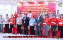 Chủ tịch UBND tỉnh thăm, tặng qu&agrave; Tết