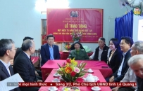 Trao Huy hiệu Đảng v&agrave; thăm, tặng qu&agrave; Tết