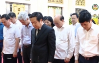 D&acirc;ng hương k&iacute;nh viếng Trưởng l&atilde;o Ho&agrave; thượng Th&iacute;ch Thanh Dục