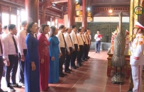 D&acirc;ng hương tưởng nhớ Chủ tịch Hồ Ch&iacute; Minh v&agrave; c&aacute;c Anh h&ugrave;ng liệt sĩ 