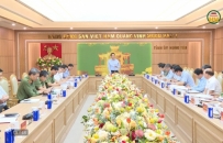 Đo&agrave;n c&ocirc;ng t&aacute;c của Bộ Ch&iacute;nh trị, Ban B&iacute; thư l&agrave;m việc tại Hưng Y&ecirc;n