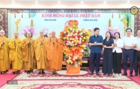 Ph&oacute; B&iacute; thư Thường trực Tỉnh ủy ch&uacute;c mừng Đại lễ Phật đản