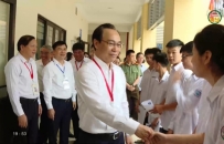 Bộ trưởng Bộ Gi&aacute;o dục v&agrave; Đ&agrave;o tạo kiểm tra thi tốt nghiệp 