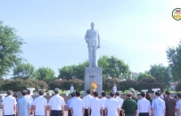 Dâng hương, dâng hoa tưởng nhớ Chủ tịch Hồ Chí Minh, Tổng Bí thư Nguyễn Văn Linh và tưởng niệm các anh hùng liệt sỹ