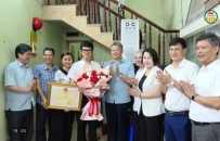 Chủ tịch UBND tỉnh khen thưởng thủ khoa khối A01