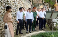 D&acirc;ng hương tại Di t&iacute;ch Nh&agrave; t&ugrave; Sơn La