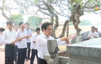 D&acirc;ng hương tưởng niệm tại di t&iacute;ch C&acirc;y đa La Tiến 