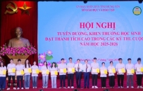 Khen thưởng học sinh đạt th&agrave;nh t&iacute;ch cao