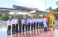 Đoàn đại biểu các cơ quan Đảng tỉnh dâng hương