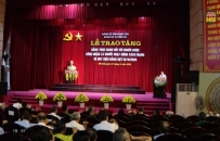 Trao bằng vinh danh v&agrave; Huy hiệu Đảng đợt 2/9