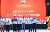 Trao Huy hiệu Đảng đợt 2/9