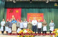 Trao quà cho công nhân và gia đình có hoàn cảnh khó khăn