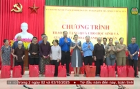 Trao quà cho học sinh và gia đình có hoàn cảnh khó khăn